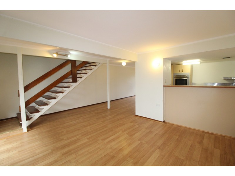 10/11 Balfour Crescent, Highland Park QLD 4211