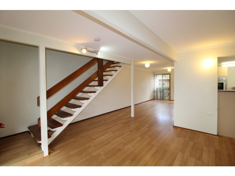 10/11 Balfour Crescent, Highland Park QLD 4211