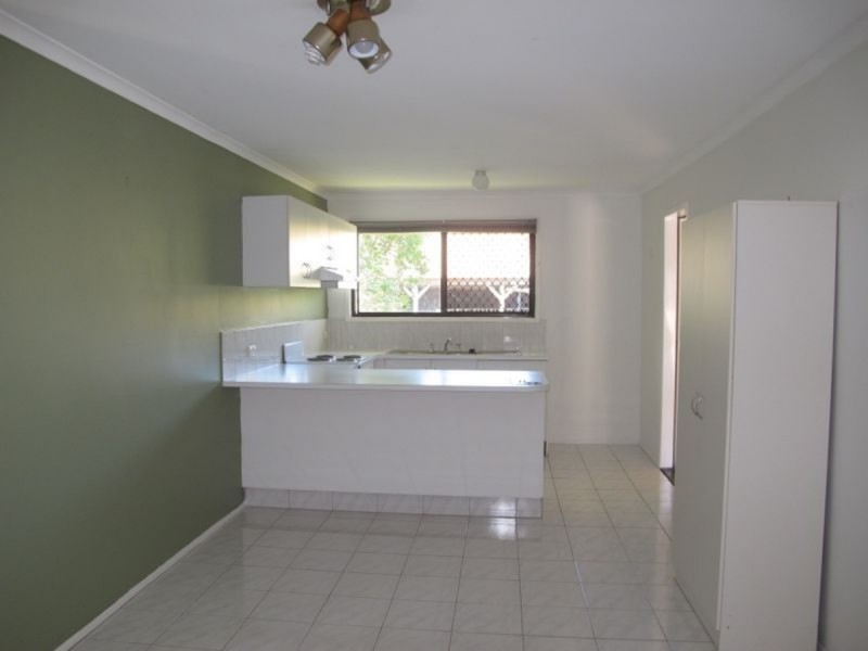 2/12 Wirth Terrace, Highland Park QLD 4211