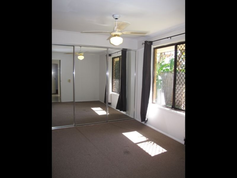 2/12 Wirth Terrace, Highland Park QLD 4211