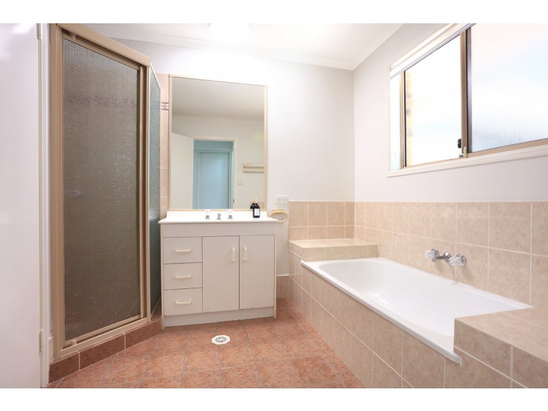 11 Knight Crescent, Nerang QLD 4211
