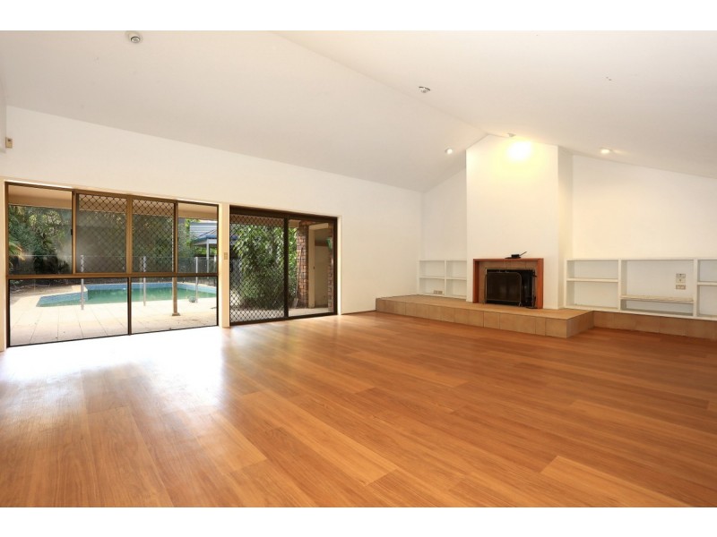 6 Oak Street, Nerang QLD 4211