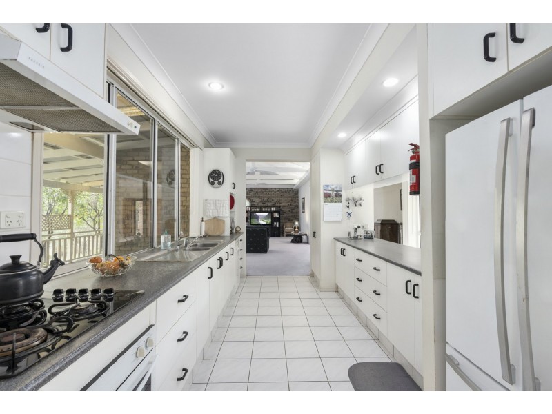 34 Winderadeen Drive, Highland Park QLD 4211