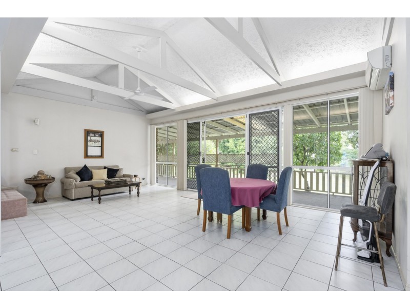 34 Winderadeen Drive, Highland Park QLD 4211