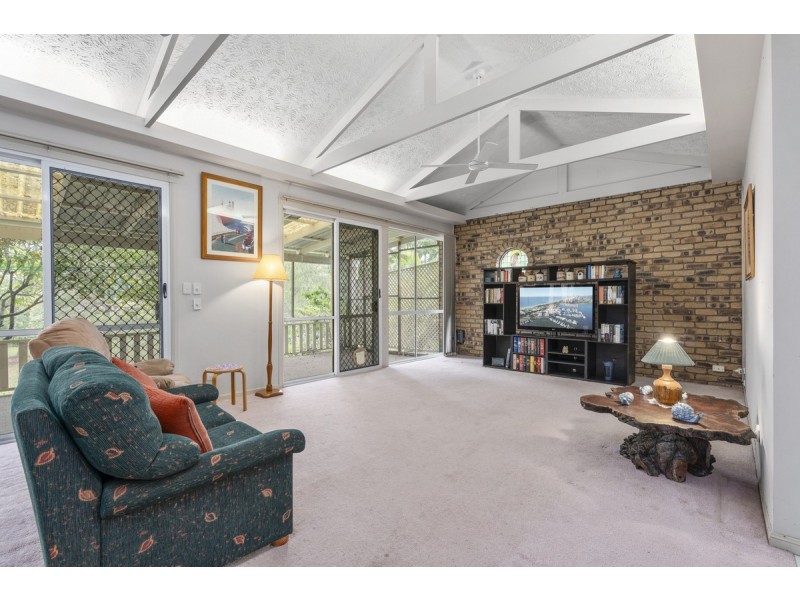 34 Winderadeen Drive, Highland Park QLD 4211