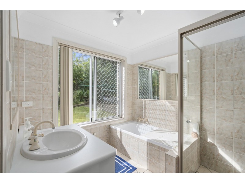 34 Winderadeen Drive, Highland Park QLD 4211