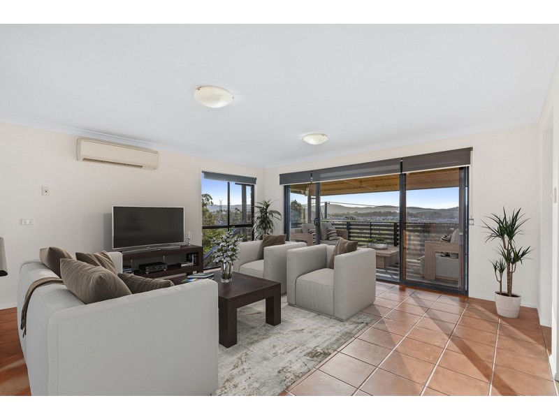 77 Paddington Drive, Carrara QLD 4211