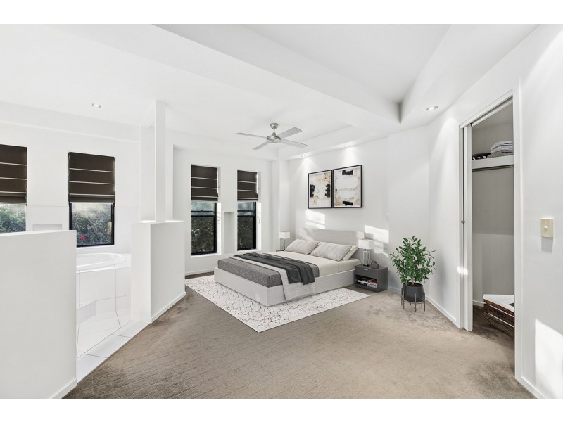 77 Paddington Drive, Carrara QLD 4211