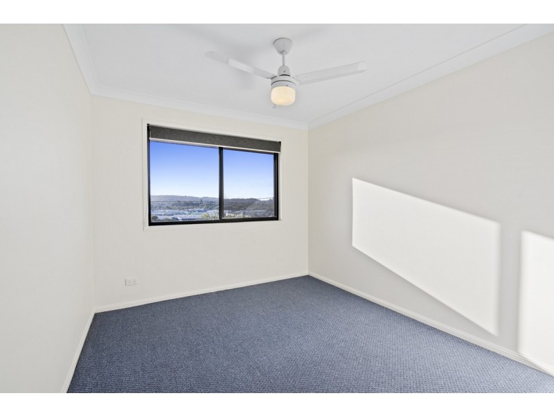 77 Paddington Drive, Carrara QLD 4211