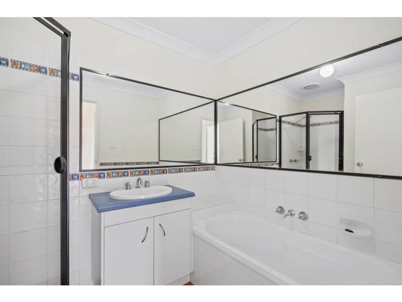 77 Paddington Drive, Carrara QLD 4211