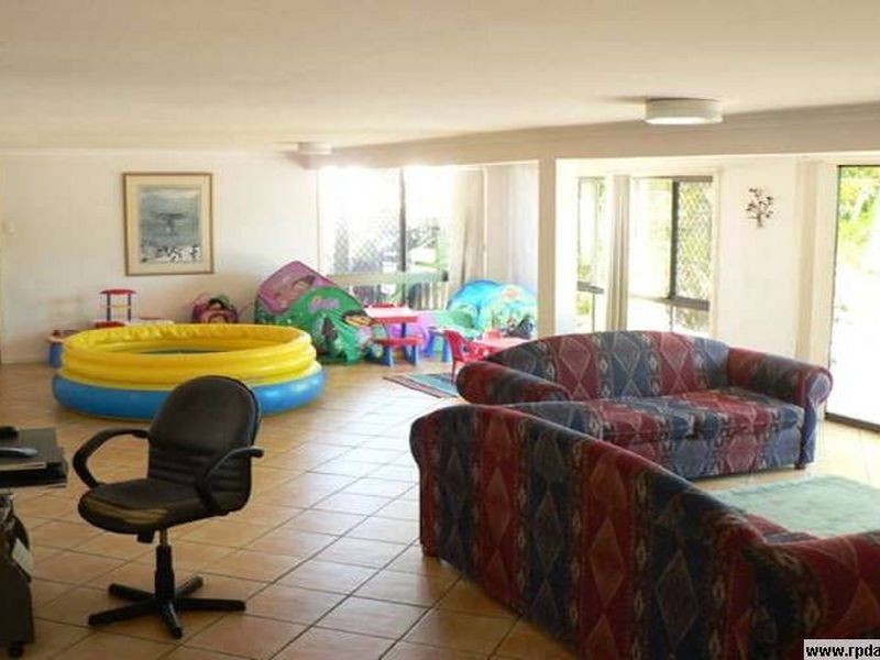 10 Canterbury Chase, Ashmore QLD 4214