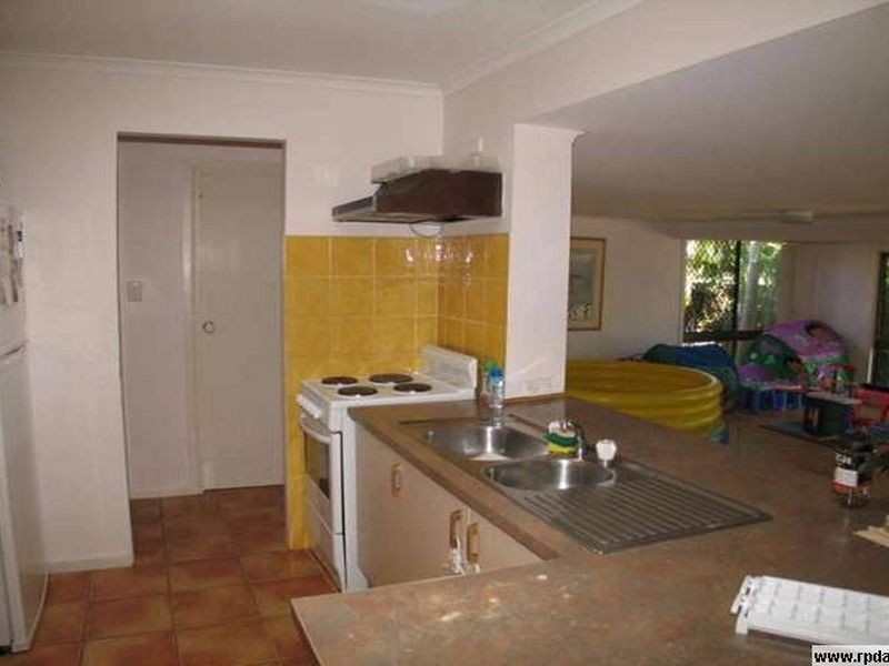 10 Canterbury Chase, Ashmore QLD 4214