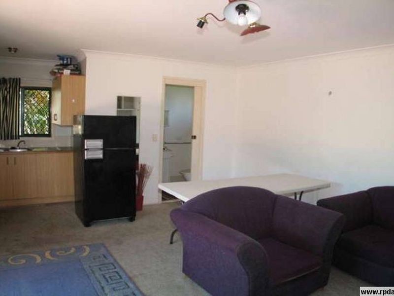 10 Canterbury Chase, Ashmore QLD 4214