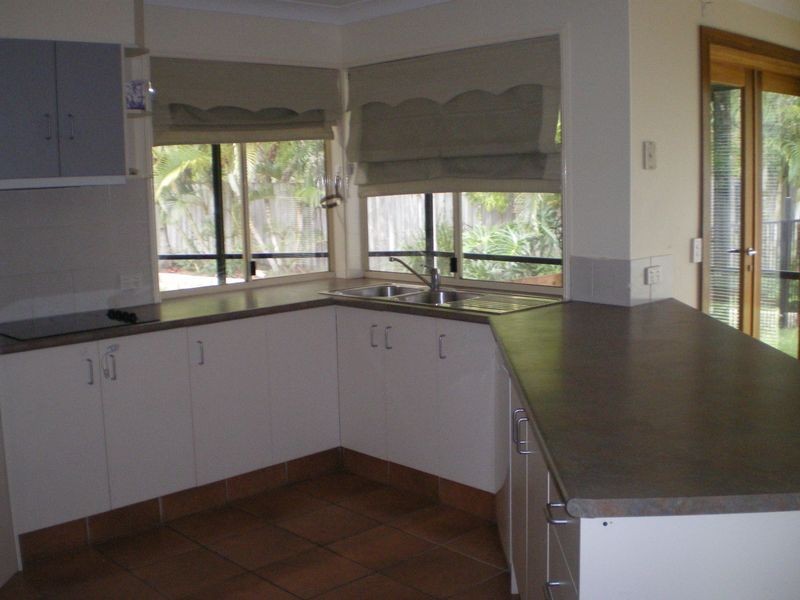 10 Midpark Court, Helensvale QLD 4212