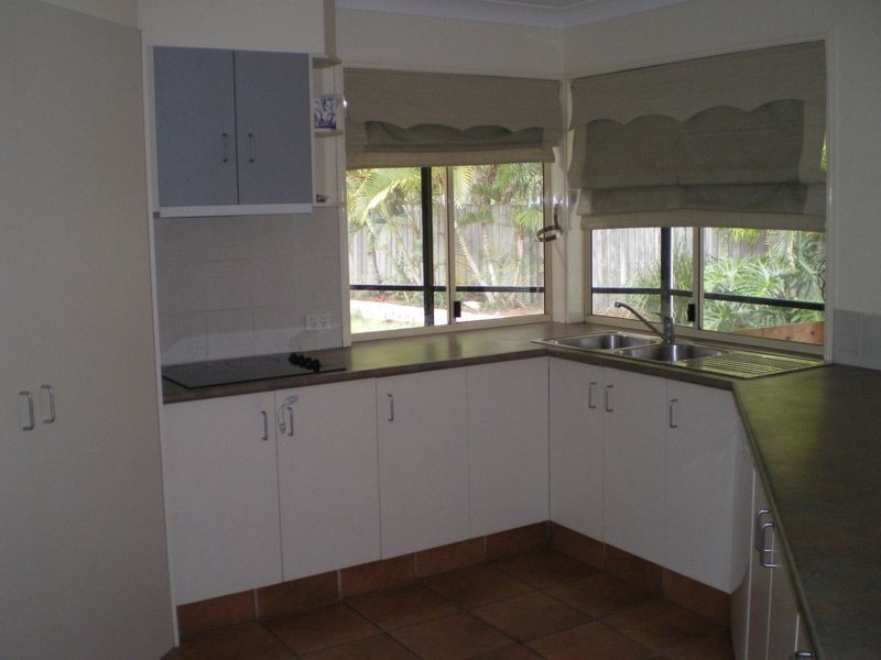 10 Midpark Court, Helensvale QLD 4212