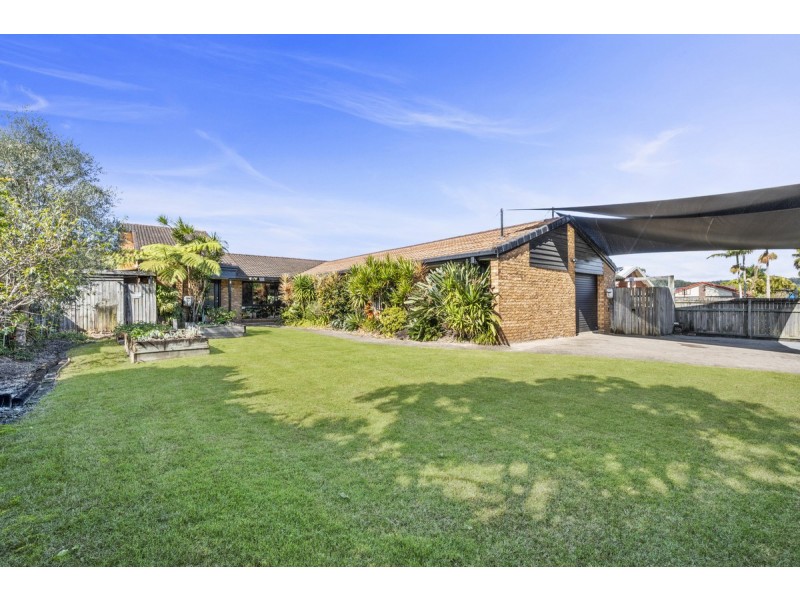 12 Chown Avenue, Currumbin Waters QLD 4223