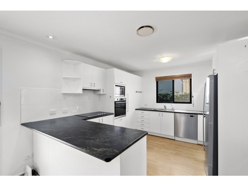 15 Tara Vista Boulevard, Highland Park QLD 4211