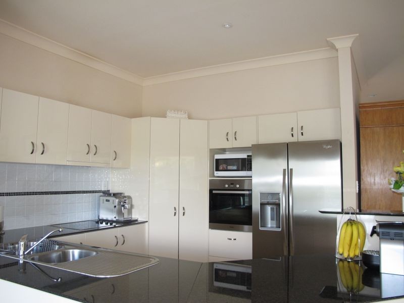 17 Riverwood Drive, Ashmore QLD 4214