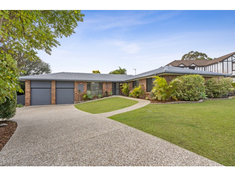 4 Churchill Court, Carrara QLD 4211