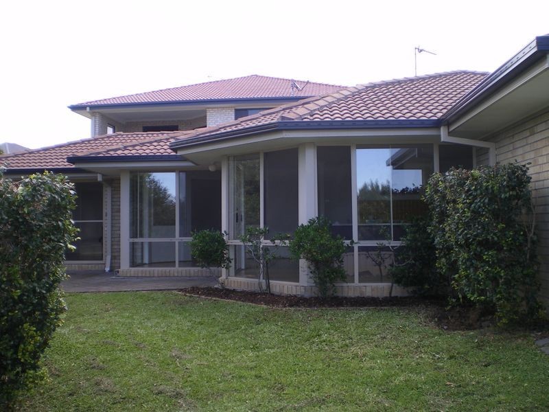 32 Tara Vista Boulevard, Highland Park QLD 4211