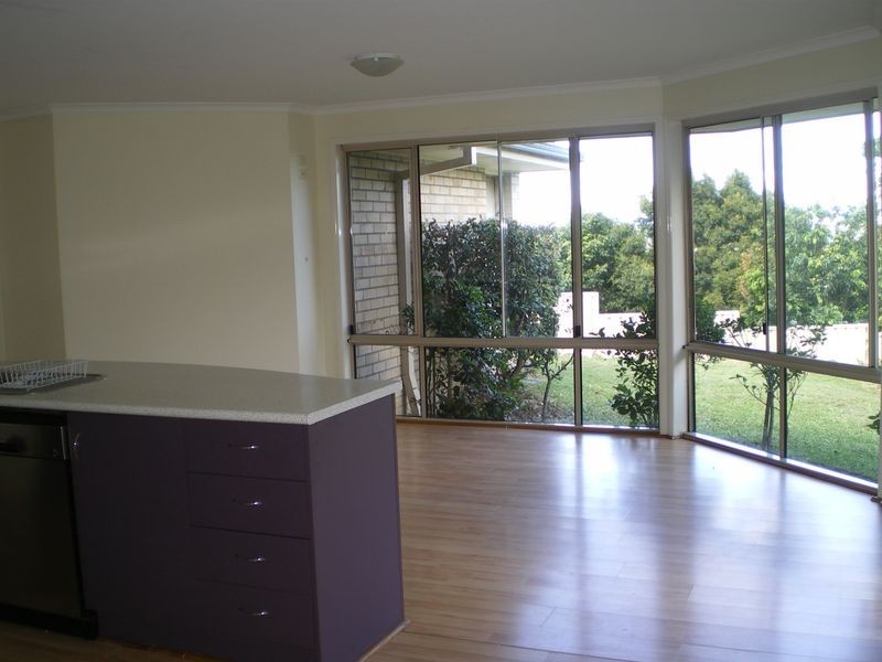 32 Tara Vista Boulevard, Highland Park QLD 4211