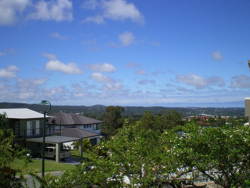 32 Tara Vista Boulevard, Highland Park QLD 4211