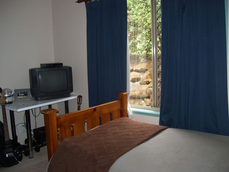 8 Marble Drive, Carrara QLD 4211