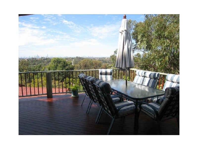 35 Renfrew Drive, Highland Park QLD 4211