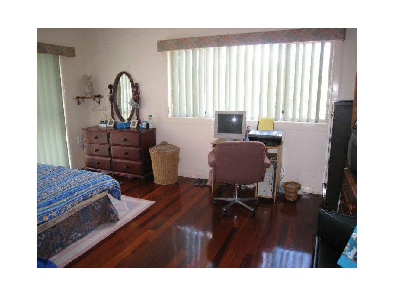 35 Renfrew Drive, Highland Park QLD 4211