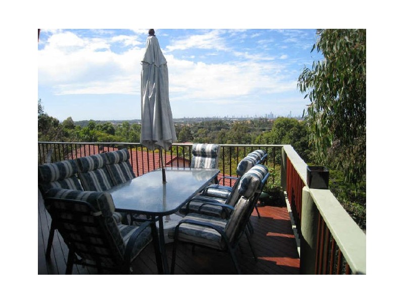 35 Renfrew Drive, Highland Park QLD 4211