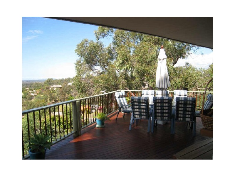 35 Renfrew Drive, Highland Park QLD 4211