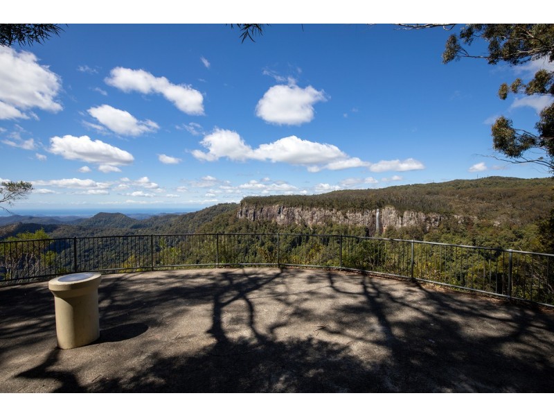 8 Canyon Parade, Springbrook QLD 4213