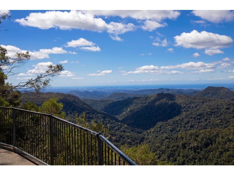 8 Canyon Parade, Springbrook QLD 4213