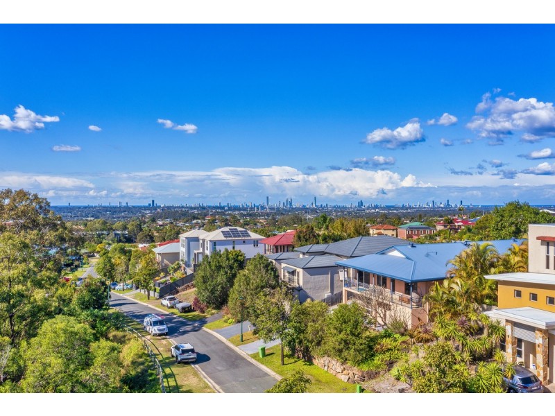 27 Tara Vista Boulevard, Highland Park QLD 4211