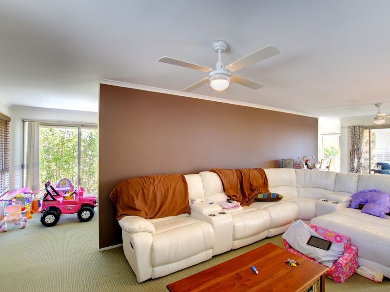 12 Issell Place, Highland Park QLD 4211