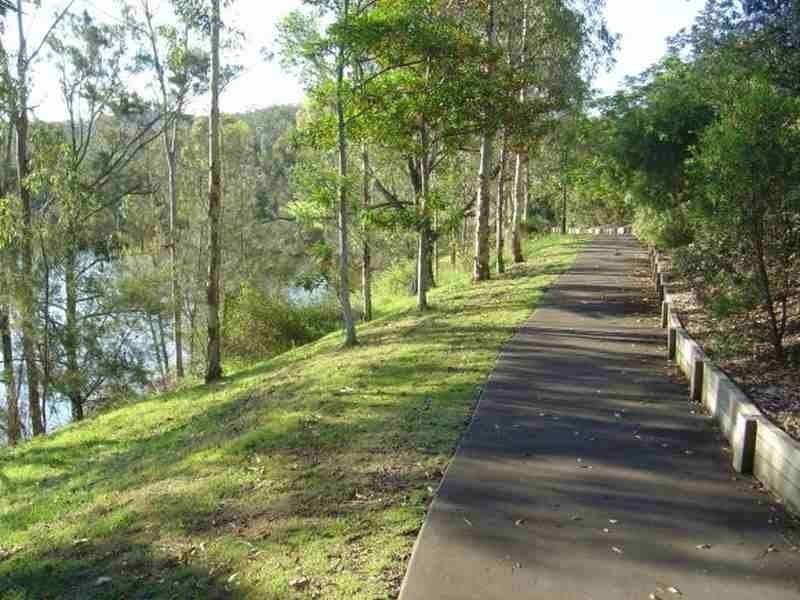 10 Rhiannon Drive, Ashmore QLD 4214