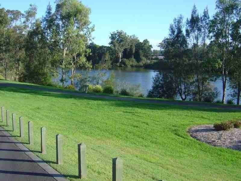 10 Rhiannon Drive, Ashmore QLD 4214