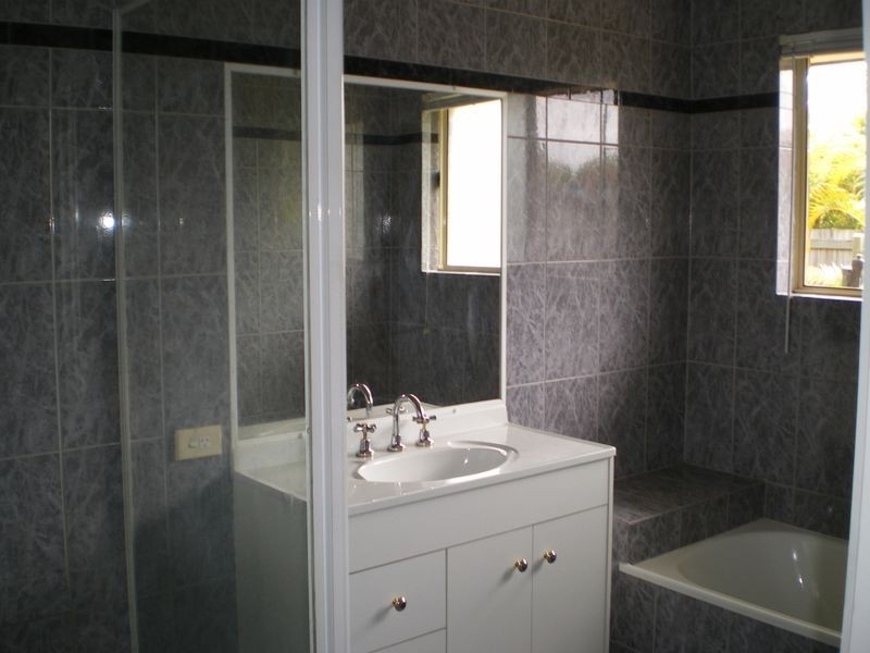 8 Essex Court, Nerang QLD 4211