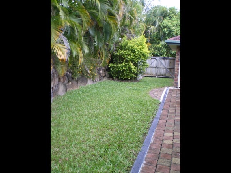 8 Essex Court, Nerang QLD 4211