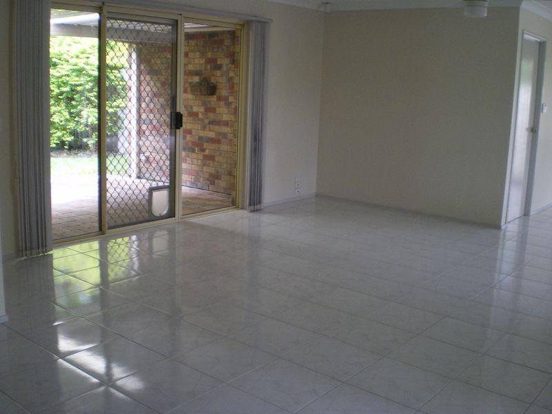 8 Essex Court, Nerang QLD 4211