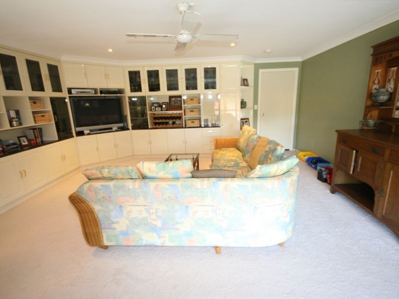 12 Whitian Drive, Carrara QLD 4211