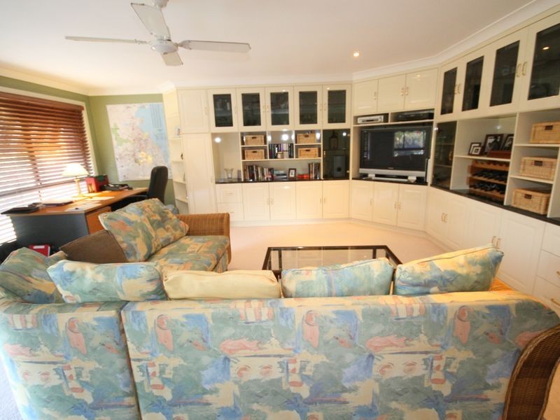 12 Whitian Drive, Carrara QLD 4211