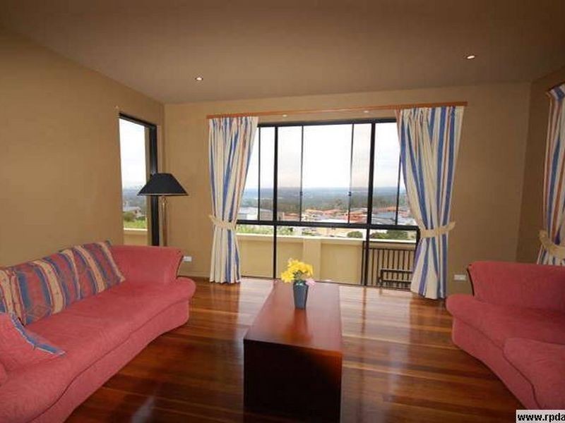 16 Chevron Rise, Highland Park QLD 4211