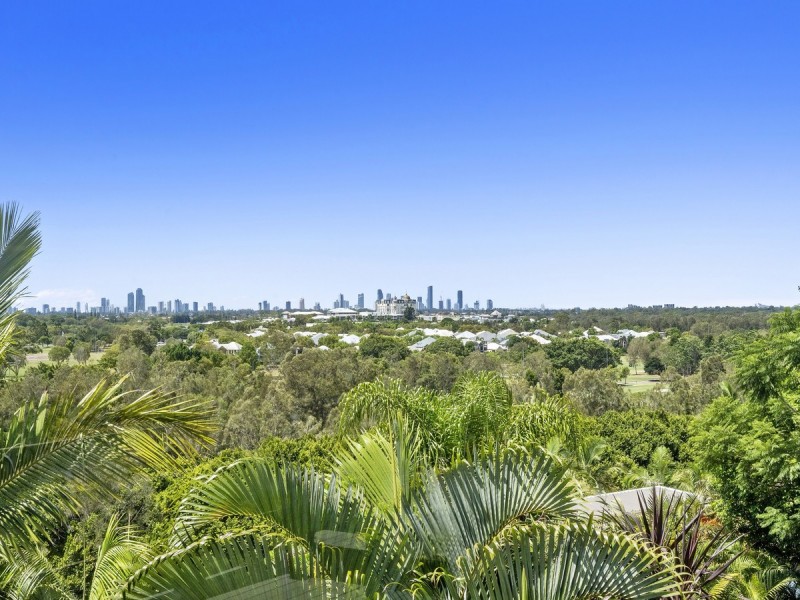 12 Summit Crescent, Carrara QLD 4211
