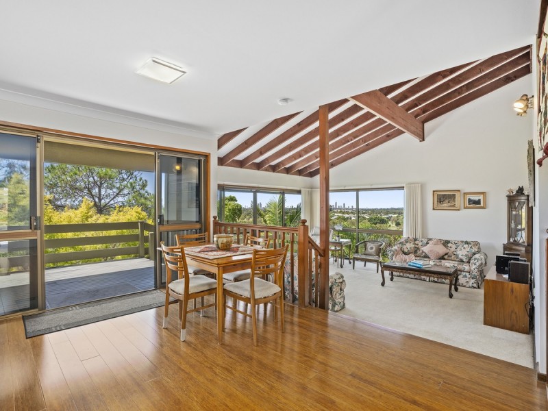 12 Summit Crescent, Carrara QLD 4211