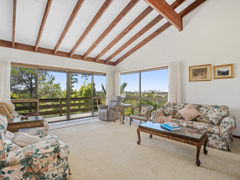 12 Summit Crescent, Carrara QLD 4211