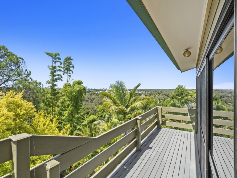 12 Summit Crescent, Carrara QLD 4211