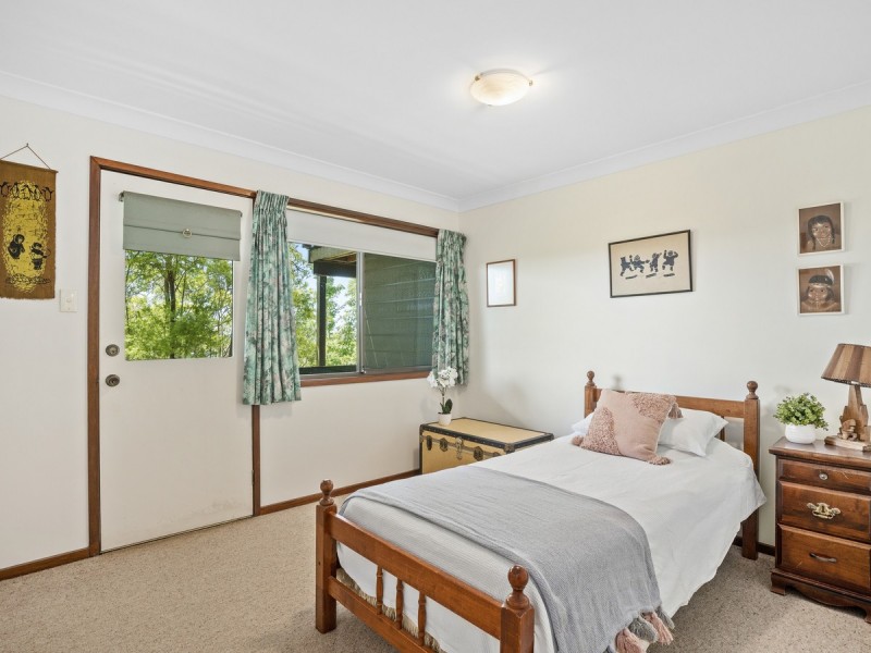12 Summit Crescent, Carrara QLD 4211