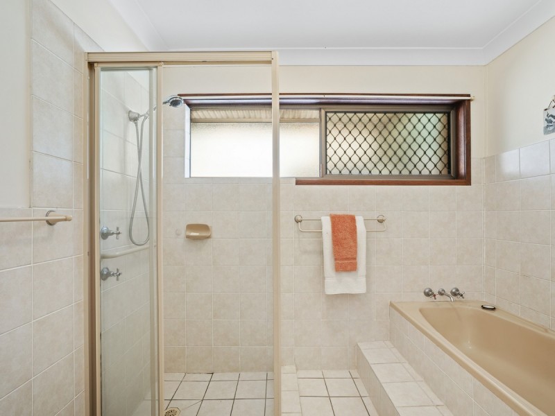 12 Summit Crescent, Carrara QLD 4211