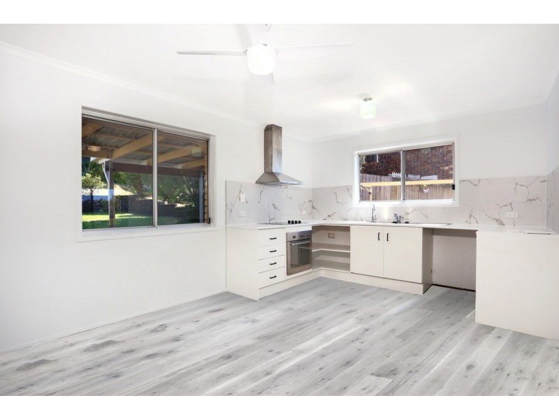 4 Chateau Court, Highland Park QLD 4211